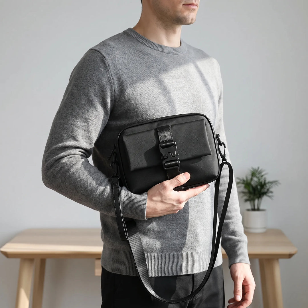 Compact Black Shoulder Bag - Covalt