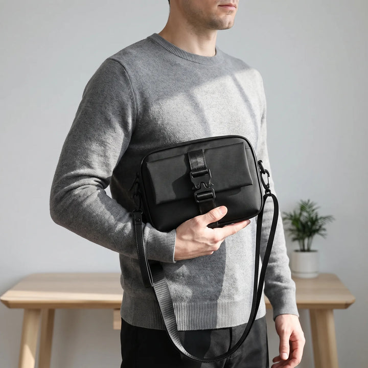 Compact Black Shoulder Bag - Covalt