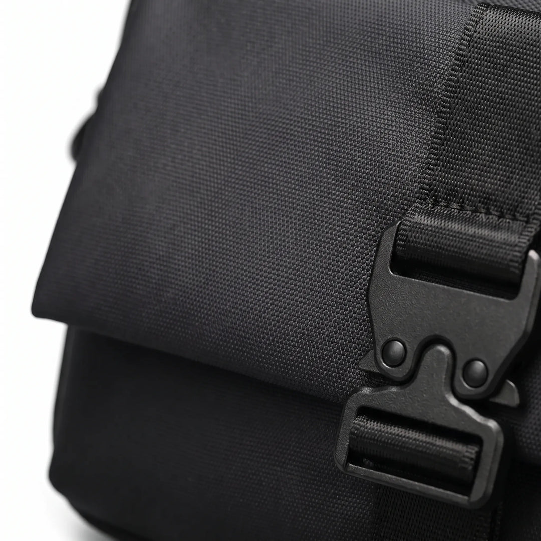 Compact Black Shoulder Bag - Covalt