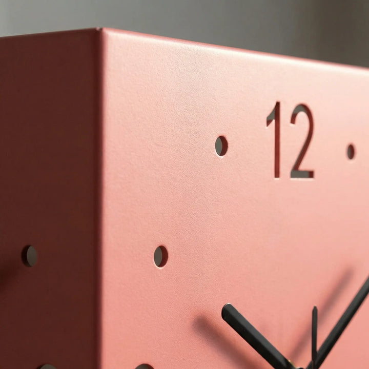 Decoratieve Hoekwandklok Met 2 Wijzerplaten - Angleclock