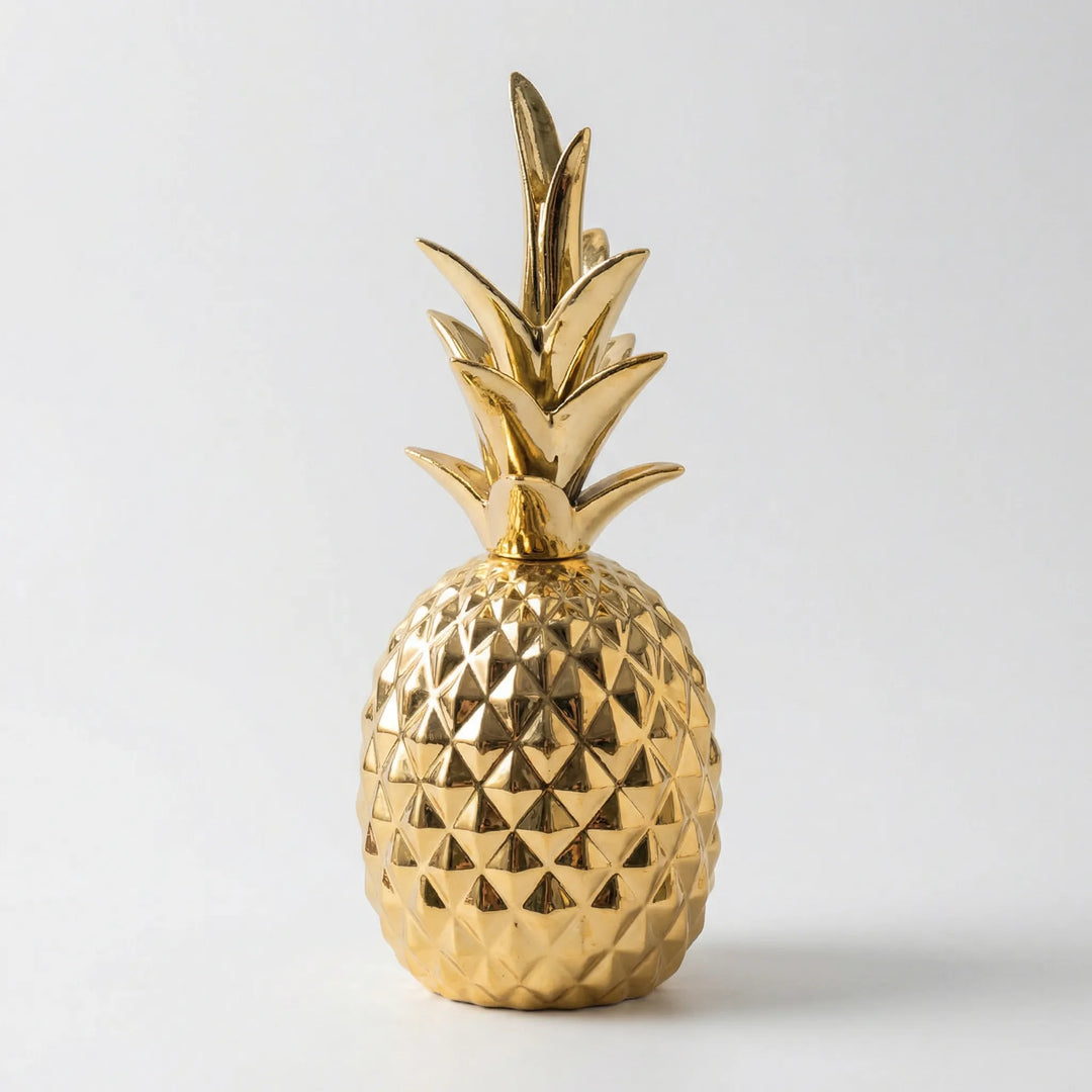 Gouden Ananasfiguur In Noordse Stijl - Pinnaglow