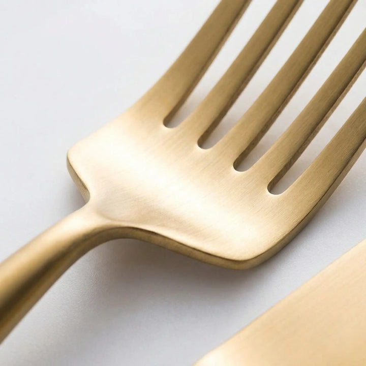 Gouden Bestekset In Minimalistische Stijl - Auravio