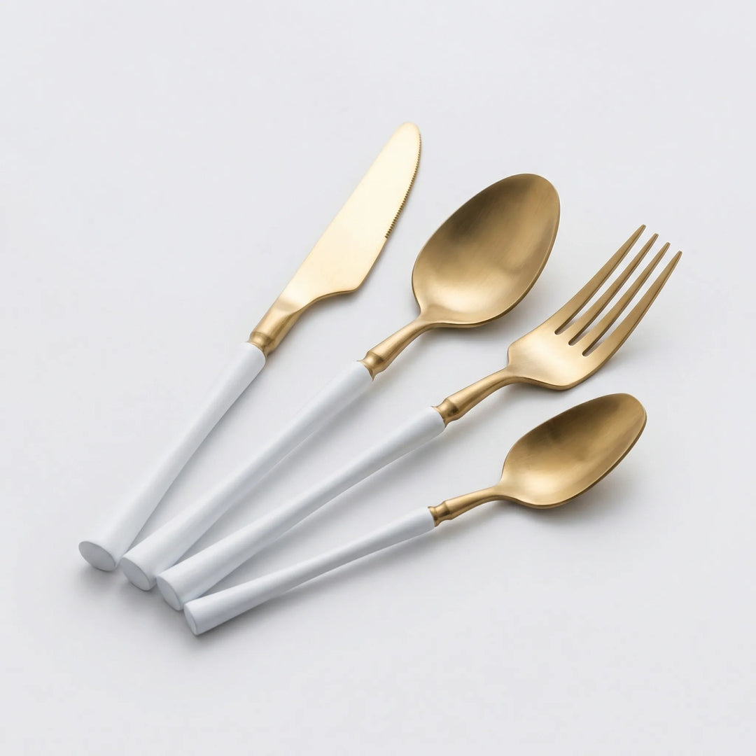Gouden Bestekset In Minimalistische Stijl - Auravio