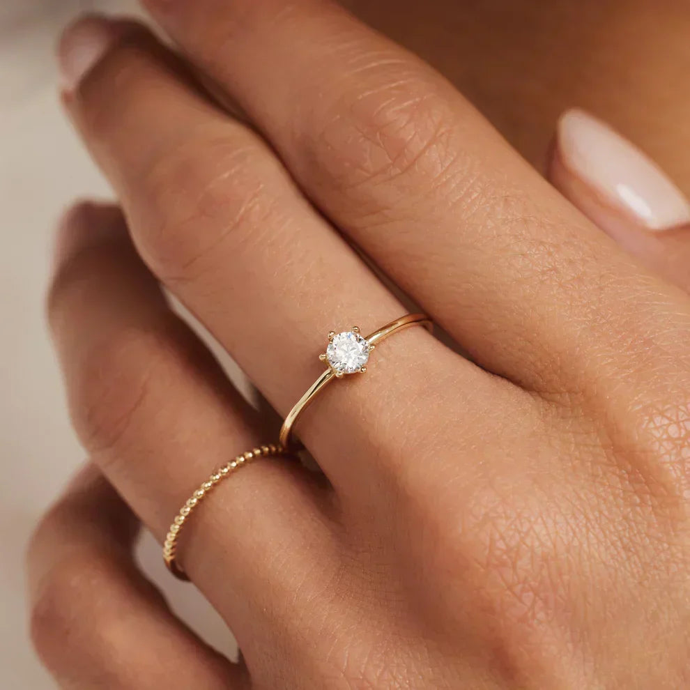 Minimalist Single-Stone Engagement Ring - Solitia