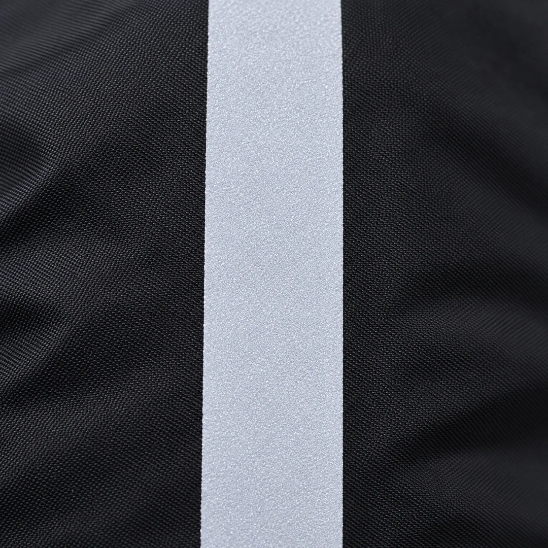 Close-up of the light gray reflective strip running down the woven black fabric of the cover. 5