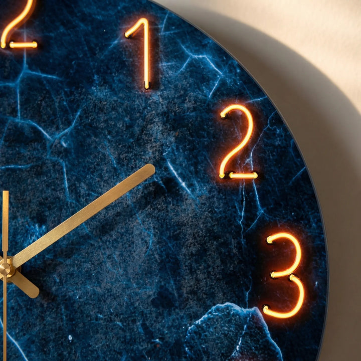Ronde Wandklok Met Modern Donker Patroon - Chronalis