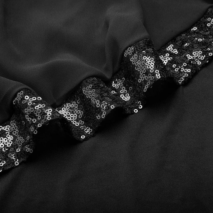 Schwarzer Stoff mit Paillettenbesatz, elegantes Design, glänzend, Textilmode, Detailansicht.