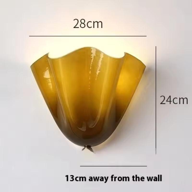 Amber ruffled sconce with dimension lines showing 28 cm width, 24 cm height and 13 cm projection from the wall. 14