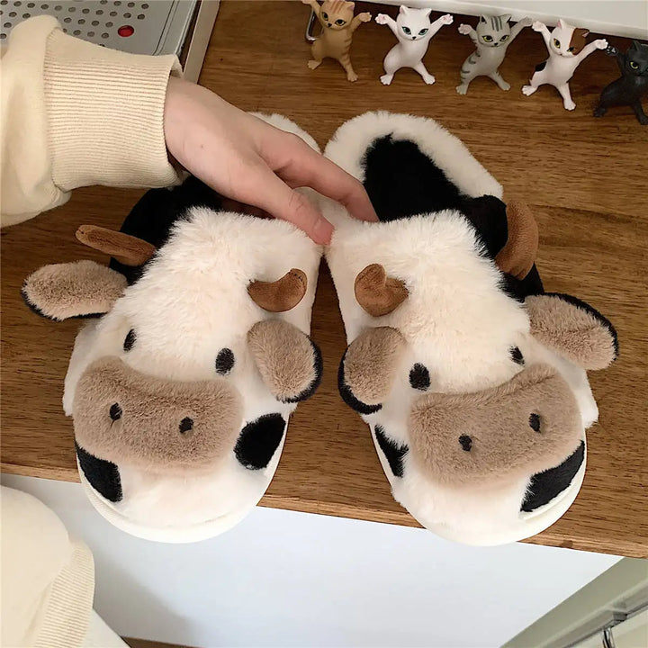 Plush slippers in cow design - PlushCow