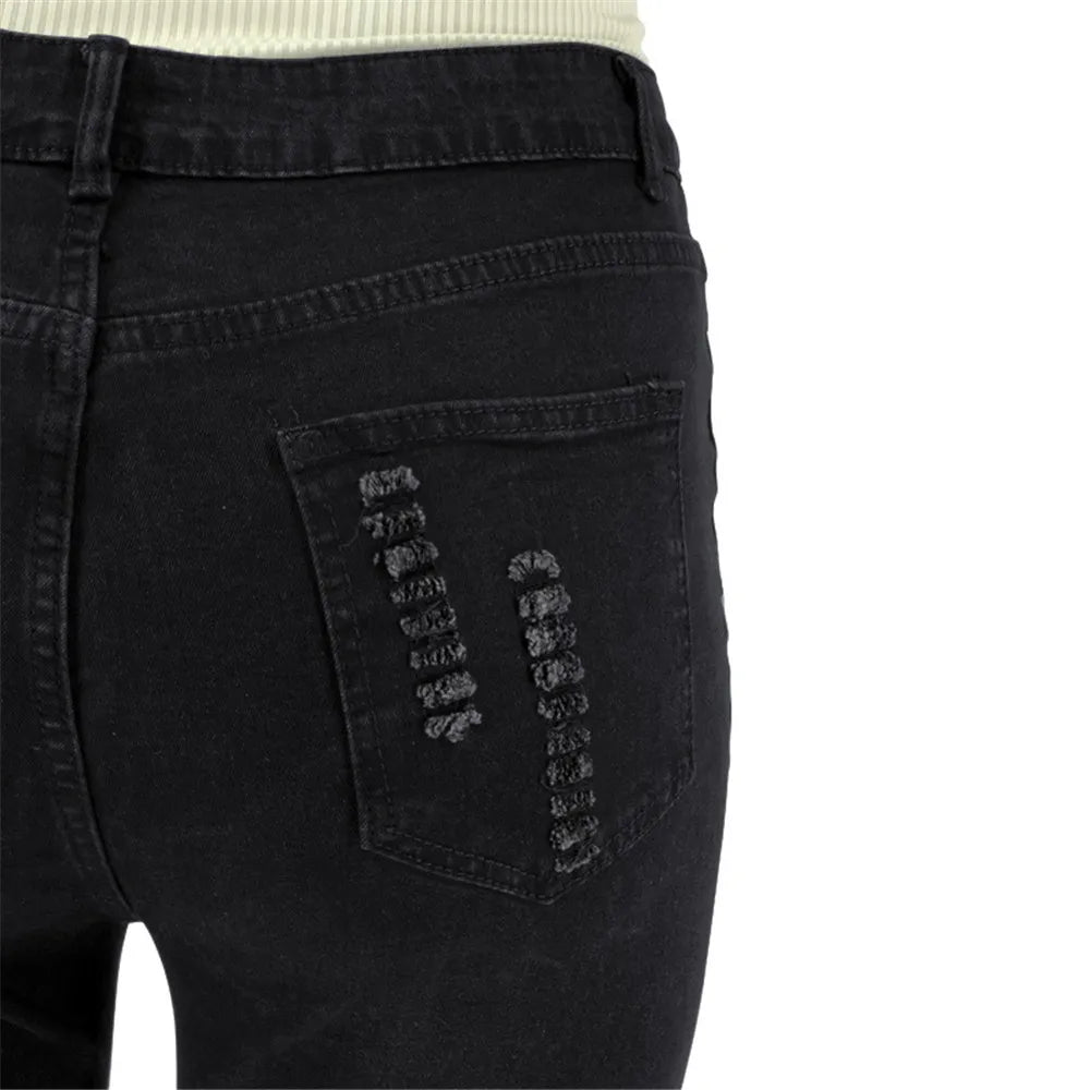 Schwarze Damenjeans mit Stickerei, Baumwolle, modisch, Rückansicht, Hosentasche.