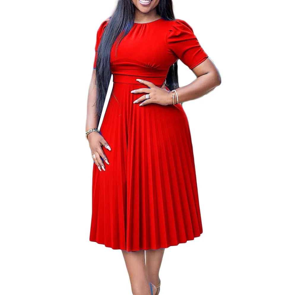 Rotes Damenkleid, knielang, plissiert, Kurzarm, elegantes Design, ideal für Partys.