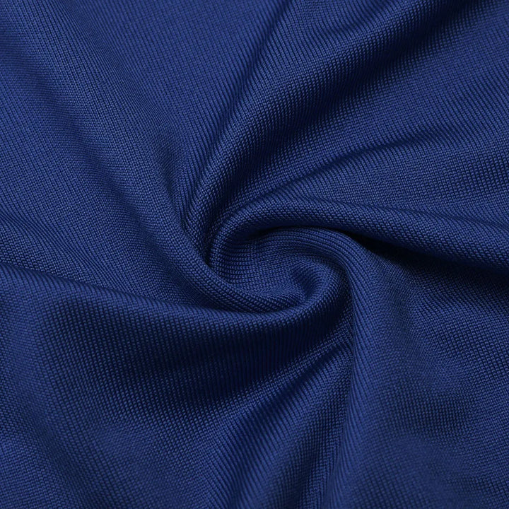 Dunkelblauer Stoff, Polyester, Nahaufnahme, Textur, Falten, hochwertiges Material, Textildesign.