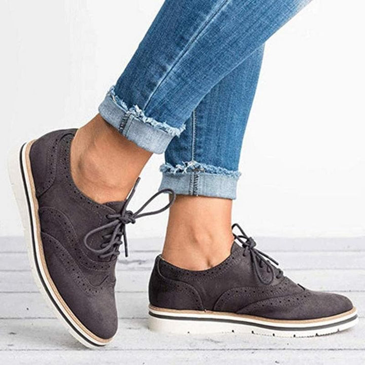 Ladies' derby shoes made of suede with brogue details – Carisse