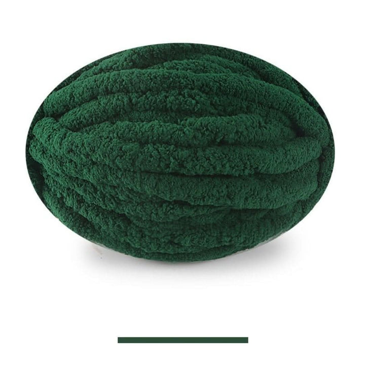 Single oval skein of deep forest green chunky yarn on a white background, with a color swatch bar below.
