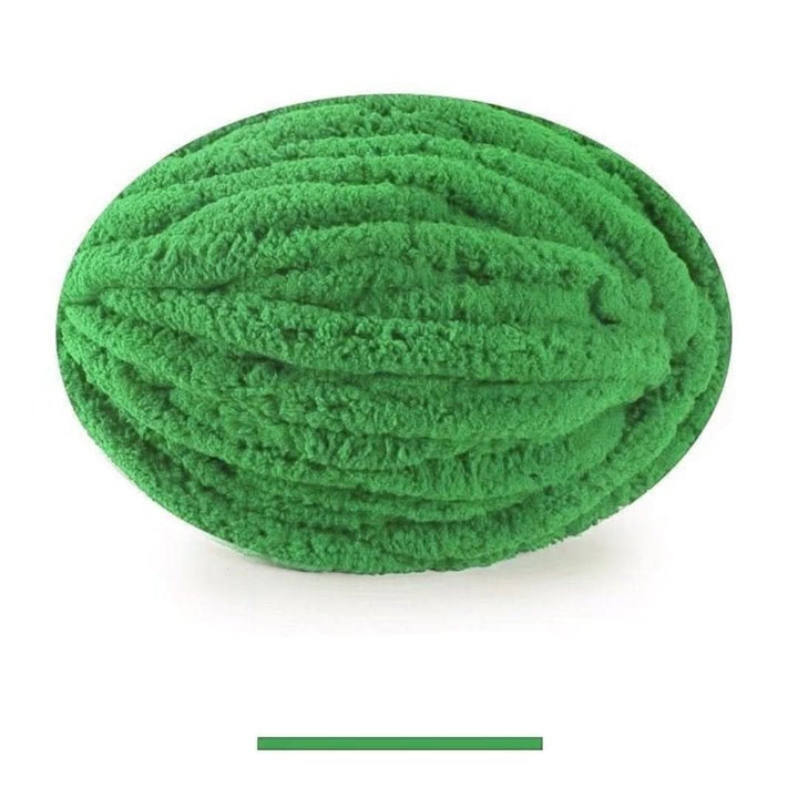 Single oval skein of vivid emerald green chunky yarn on a white background, with a color swatch bar below.