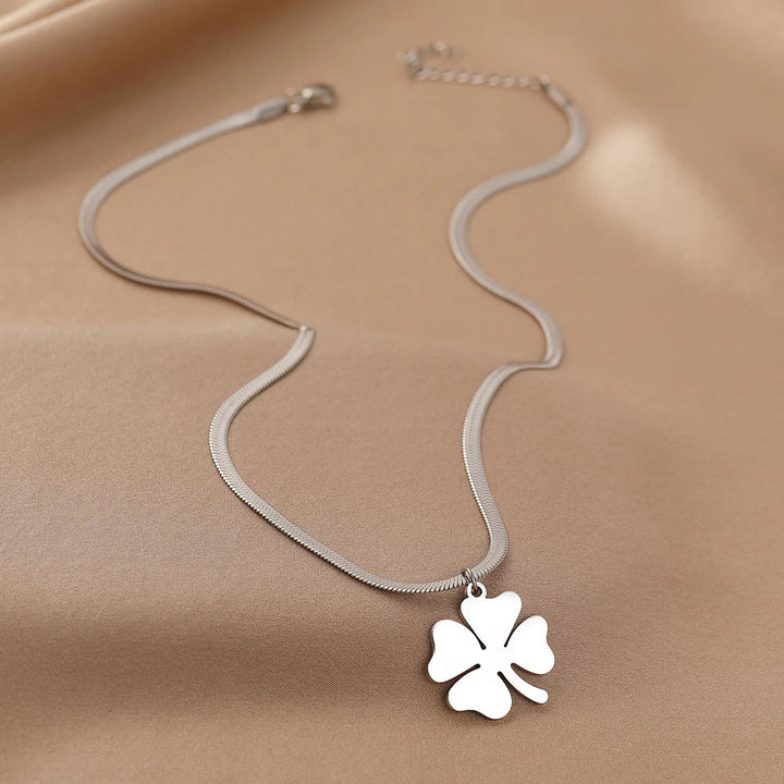 Classic Clover Pendant | Elegant Jewellery Piece-Silver-Nora Luxe