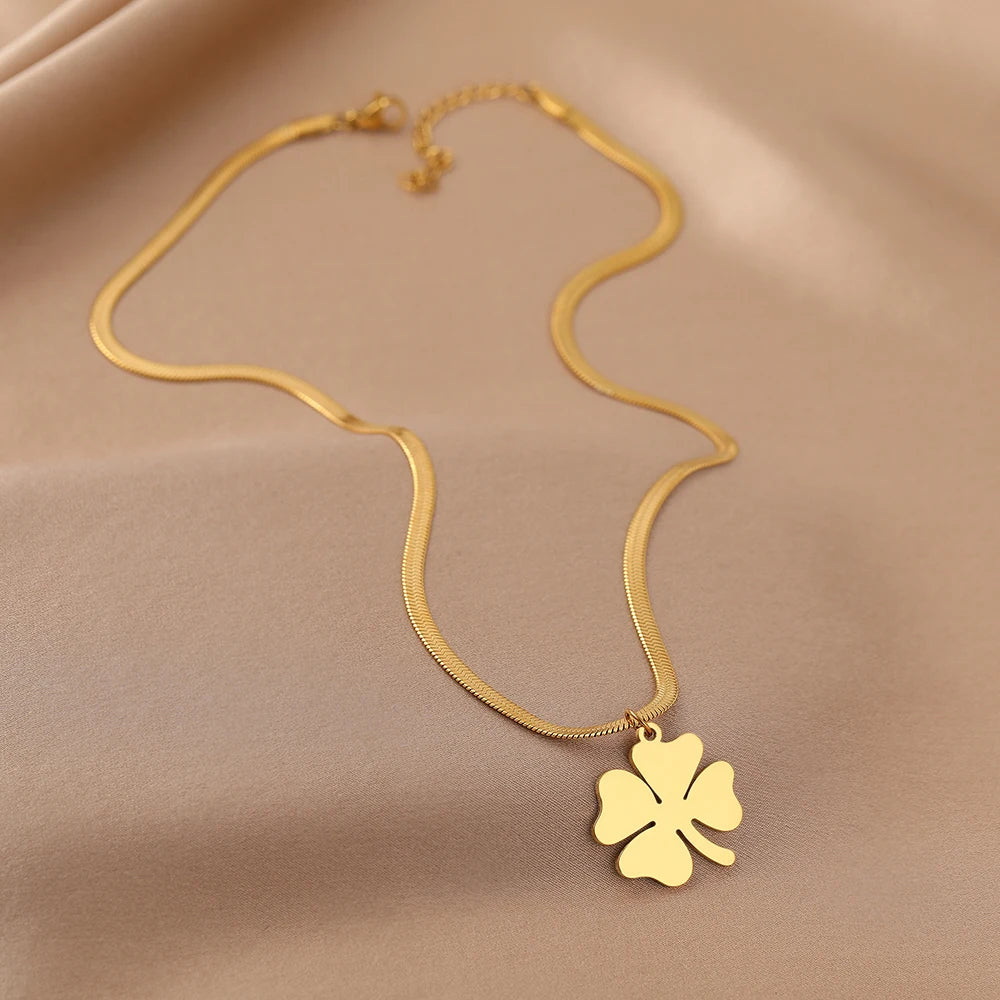 Classic Clover Pendant | Elegant Jewellery Piece-Silver-Nora Luxe