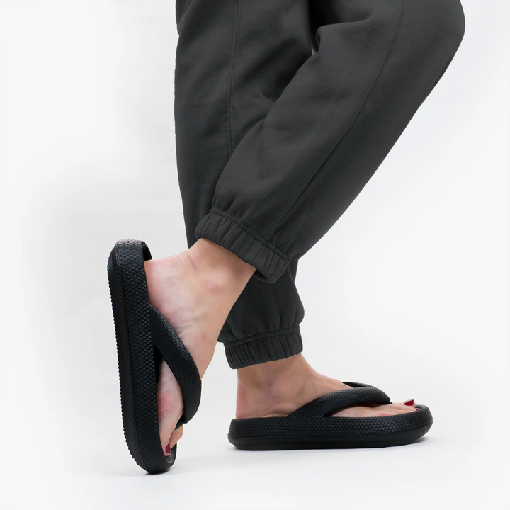 Cloud Soft Unisex Comfort Flip Flops – Leona-Black-4-4.5-Nora Luxe