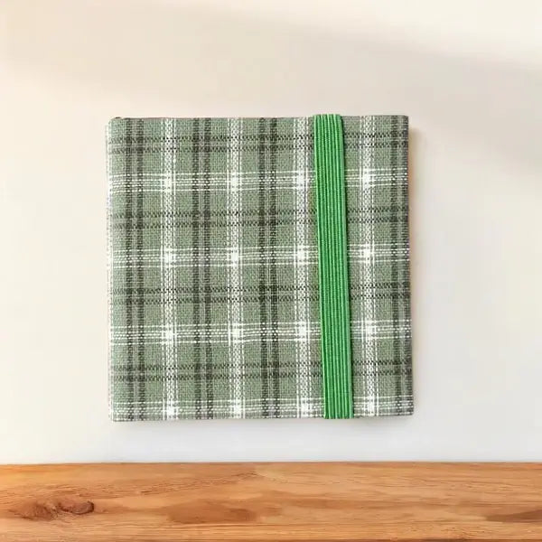 Compact Creativity Anytime and Anywhere - KunstZet Watercolour Set-Green Blanket-Nora Luxe