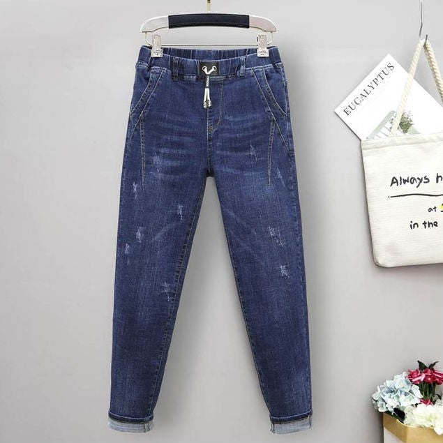 Dunkelblaue Jeanshose, elastischer Bund, Kordelzug, lässiger Stil, Damenmode, Denim.