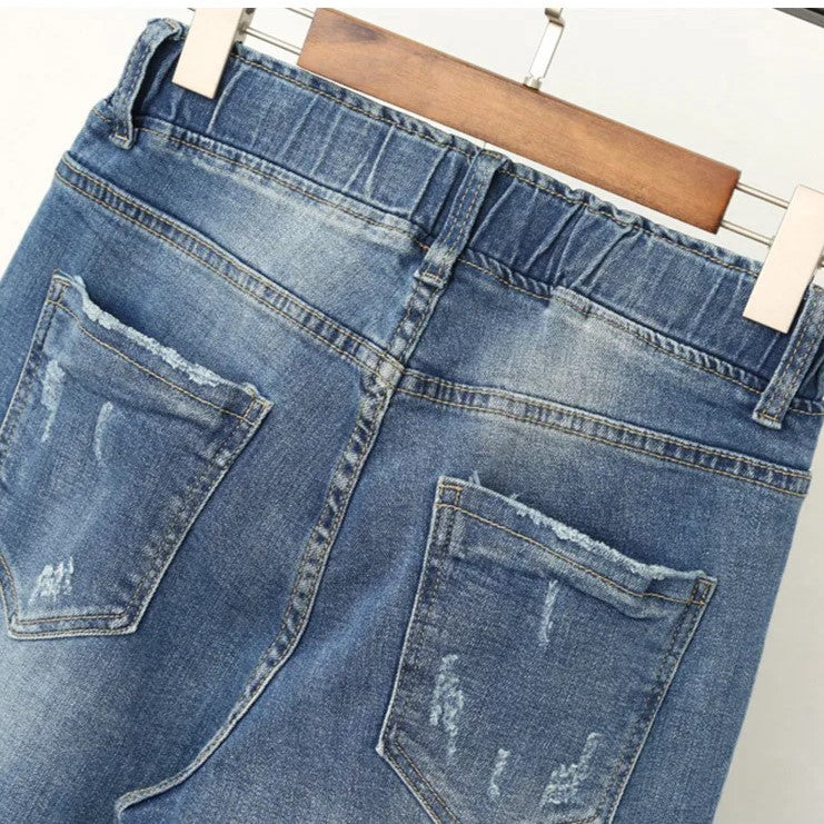Blaue Jeans mit Used-Look, Rückansicht, Taschen, Denim, lässige Mode, Damenbekleidung.