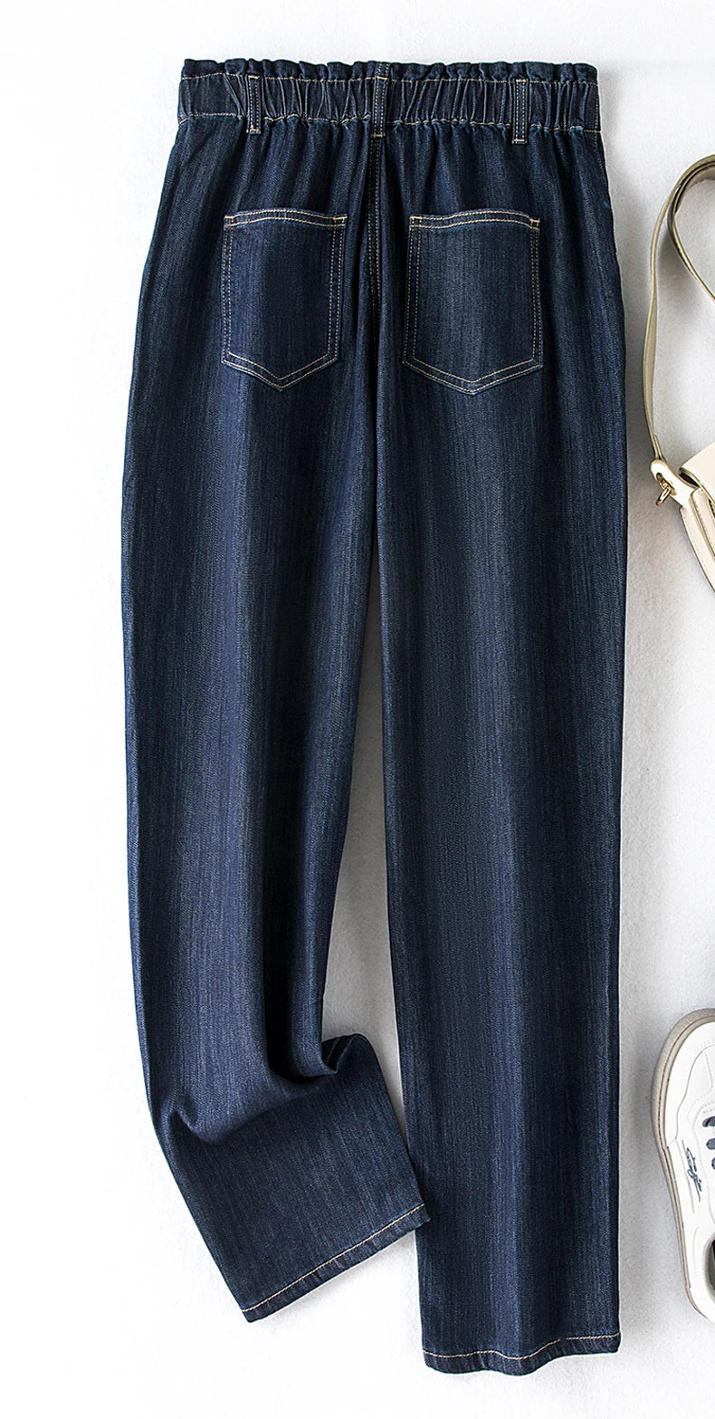 Dunkelblaue Damen-Jeans mit elastischem Bund, zwei Gesäßtaschen, lässiger Stil.