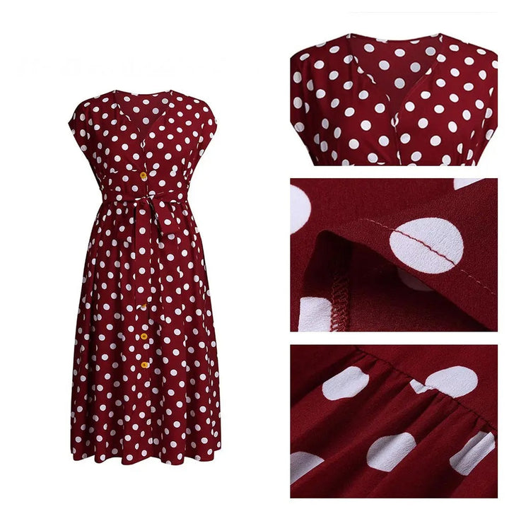 Rotes Kleid mit weißen Punkten, V-Ausschnitt, Knopfleiste, Gürtel, ärmellos, Sommermode.