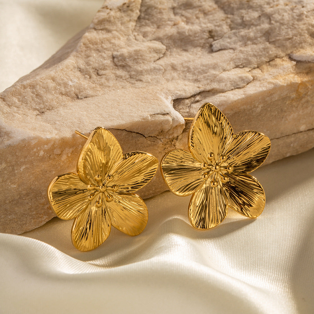 Flower-shaped Gold Earrings - Elara-Nora Luxe