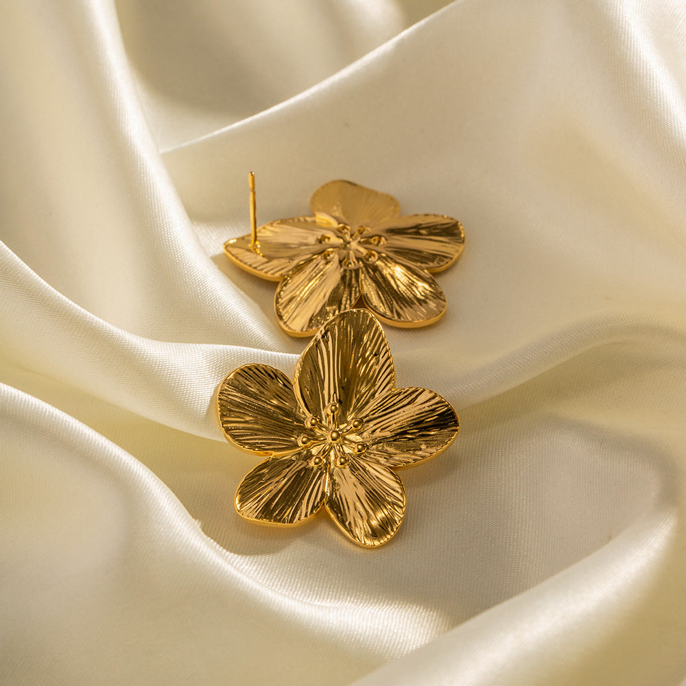 Flower-shaped Gold Earrings - Elara-Nora Luxe