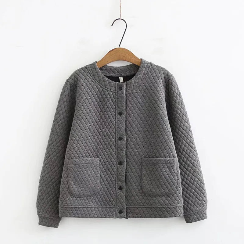 Graue gesteppte Jacke mit Knöpfen, Rundhalsausschnitt und Taschen, Damenmode, Herbstbekleidung.