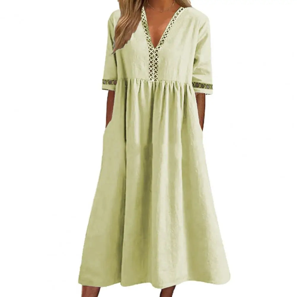 Grünes Leinenkleid mit V-Ausschnitt, halblangen Ärmeln und Spitzenbesatz, Damenmode.