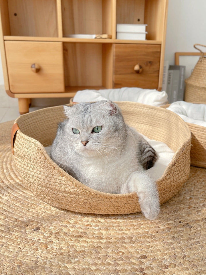 Handmade Comfortable Bed for Cats - LuxeSnooze-Man-S-Nora Luxe