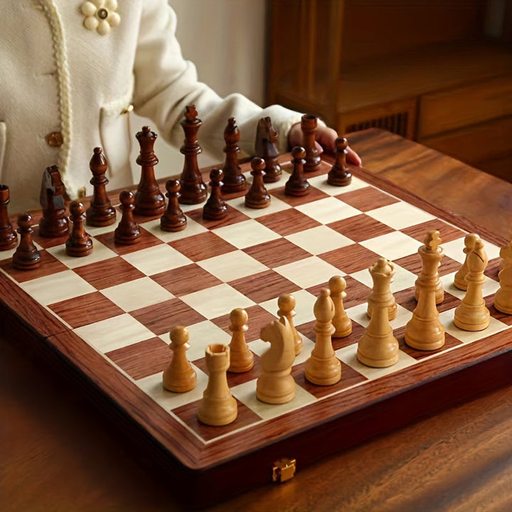 Luxury chess set made of solid wood – GrandRook