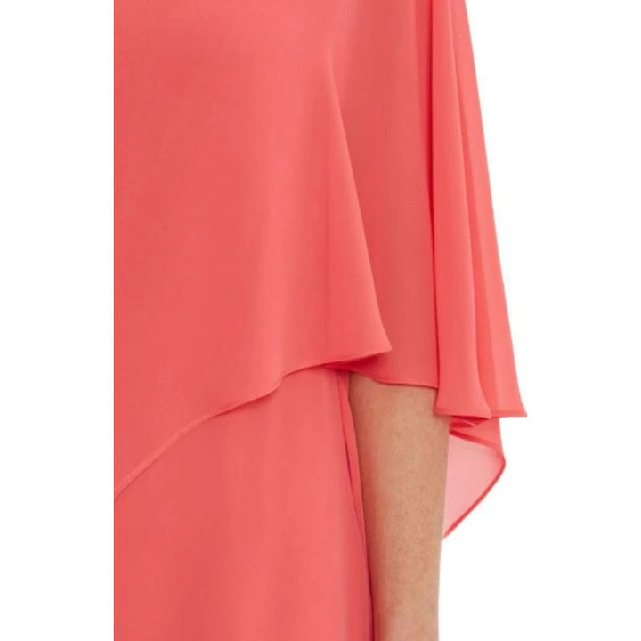 Rotes Chiffonkleid mit asymmetrischem Schnitt, elegantes Design, Damenmode, Sommerkleidung.