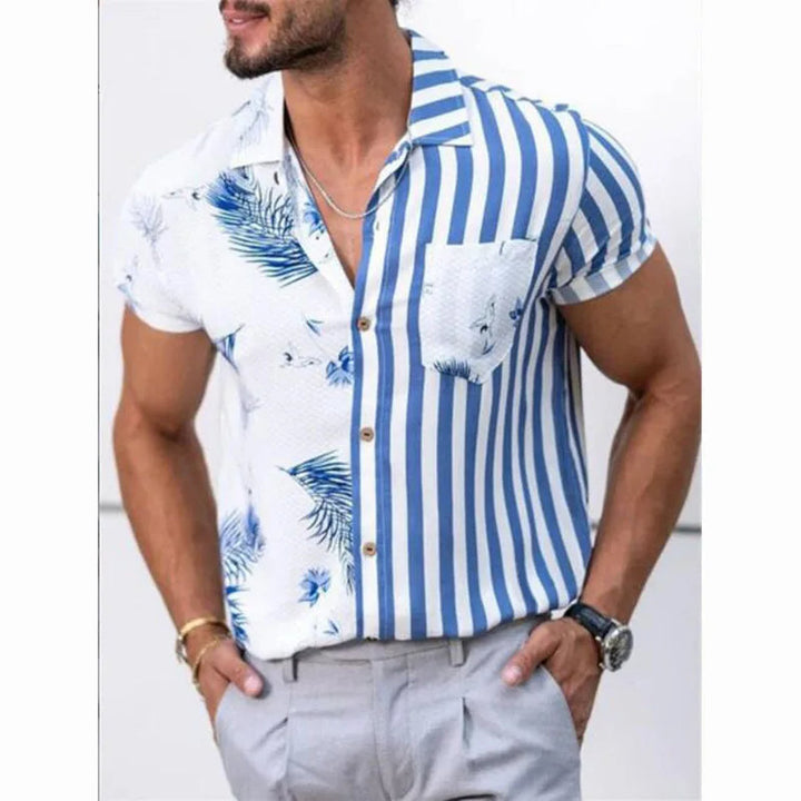 Mann in kurzärmligem, gestreiftem und geblümtem Hemd, blau-weiß, Sommermode.