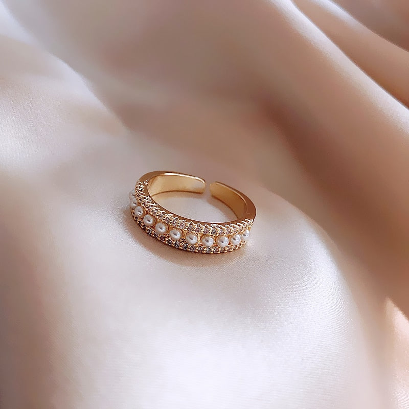 Luxurious Gold Ring with Pearl - Martina-Nora Luxe