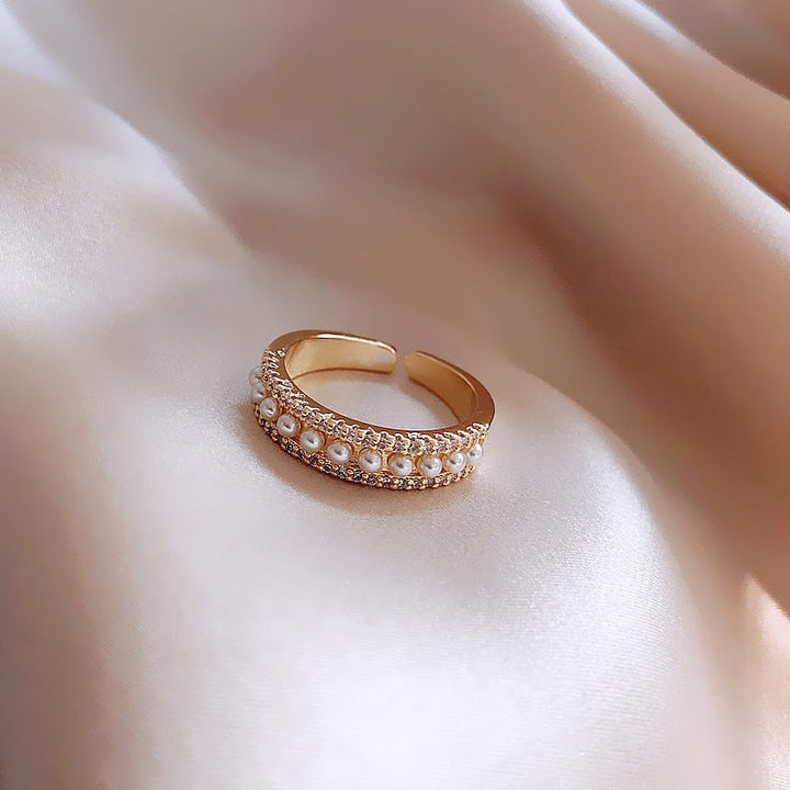 Luxurious Gold Ring with Pearl - Martina-Nora Luxe