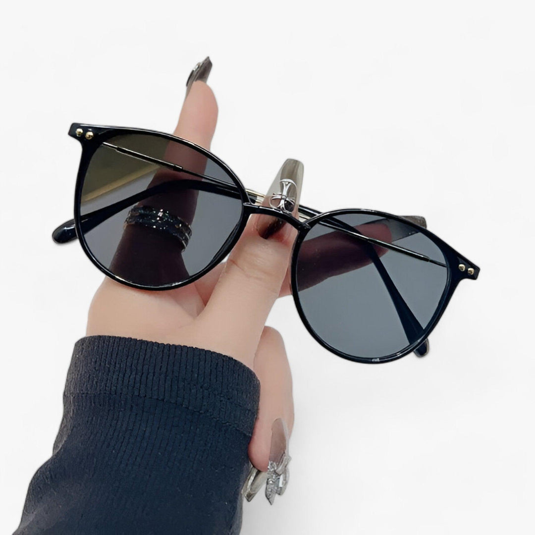 Luxurious women's sunglasses with a round frame – Liora-Black-Nora Luxe