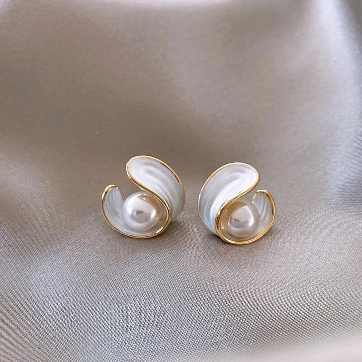 Luxury Gold Earrings with White Opals and Pearls - Saphira-Nora Luxe