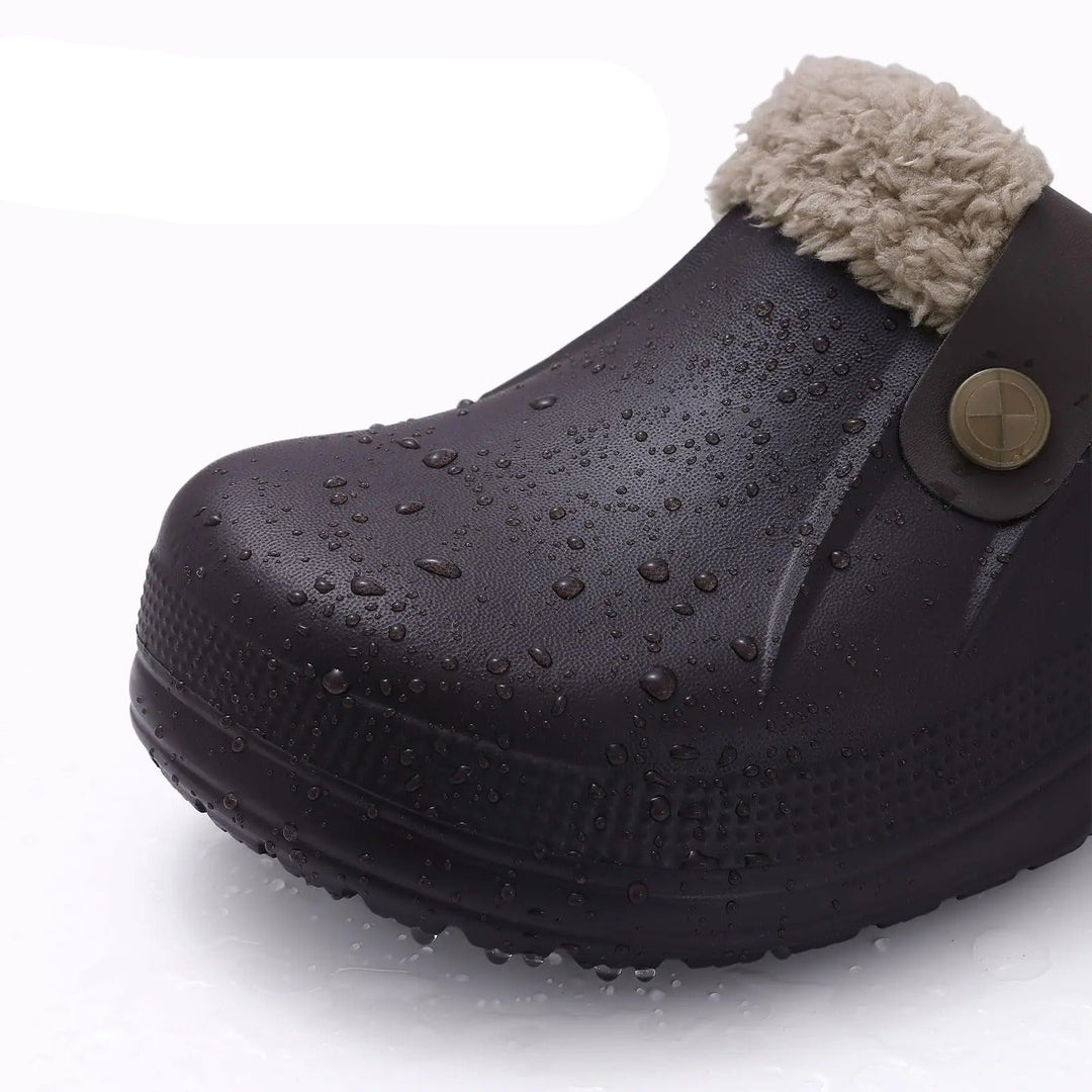 Close-up of the clog toe covered in water droplets, showing its waterproof surface 4