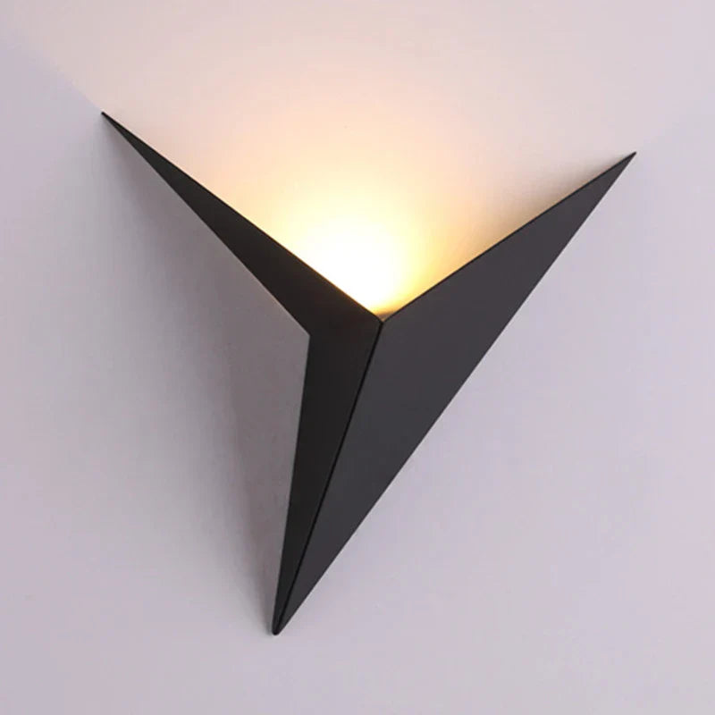 Modern Triangular Wall Lamp - TrigoLux-Black-Warm Wit-Nora Luxe