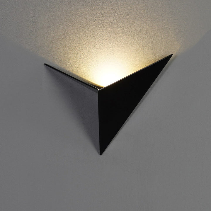 Modern Triangular Wall Lamp - TrigoLux-White-Warm Wit-Nora Luxe