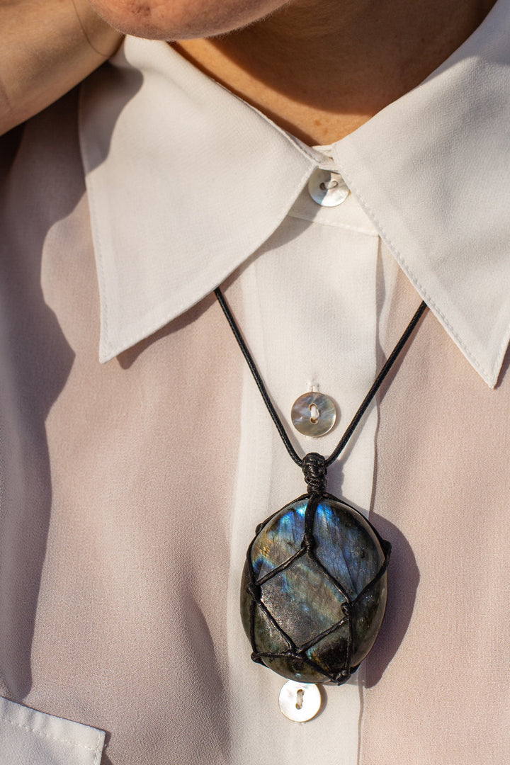 Mystical Labradorite Dragonheart Necklace - Aris-Nora Luxe