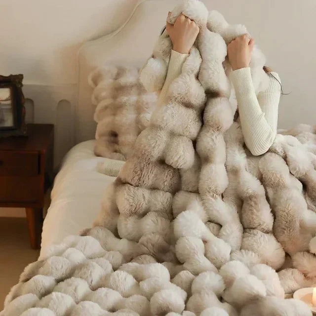 Portable Fluffy Blanket made of Faux Fur - VeluLuxe-White-39.37 × 62.99 in-Nora Luxe