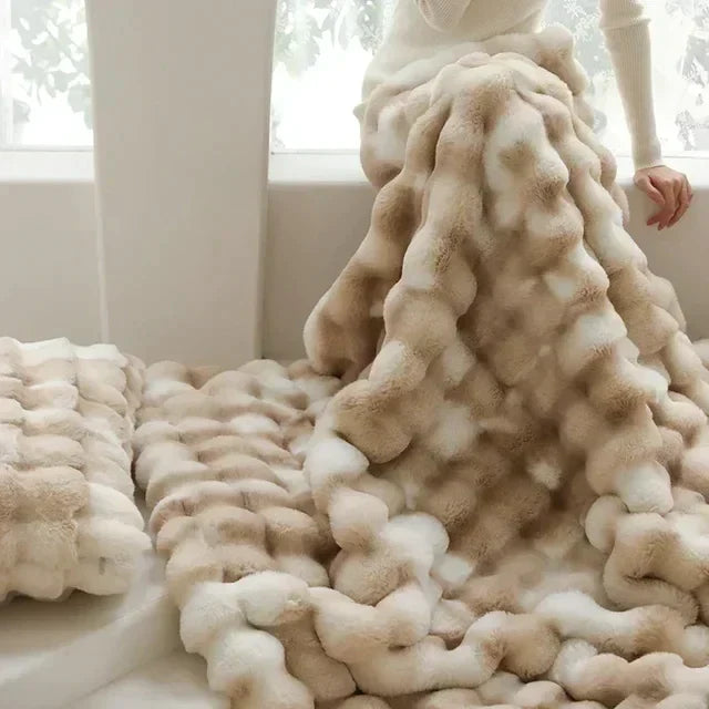 Portable Fluffy Blanket made of Faux Fur - VeluLuxe-White-39.37 × 62.99 in-Nora Luxe