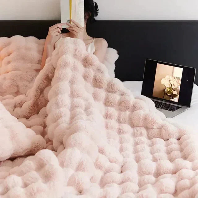 Portable Fluffy Blanket made of Faux Fur - VeluLuxe-White-39.37 × 62.99 in-Nora Luxe