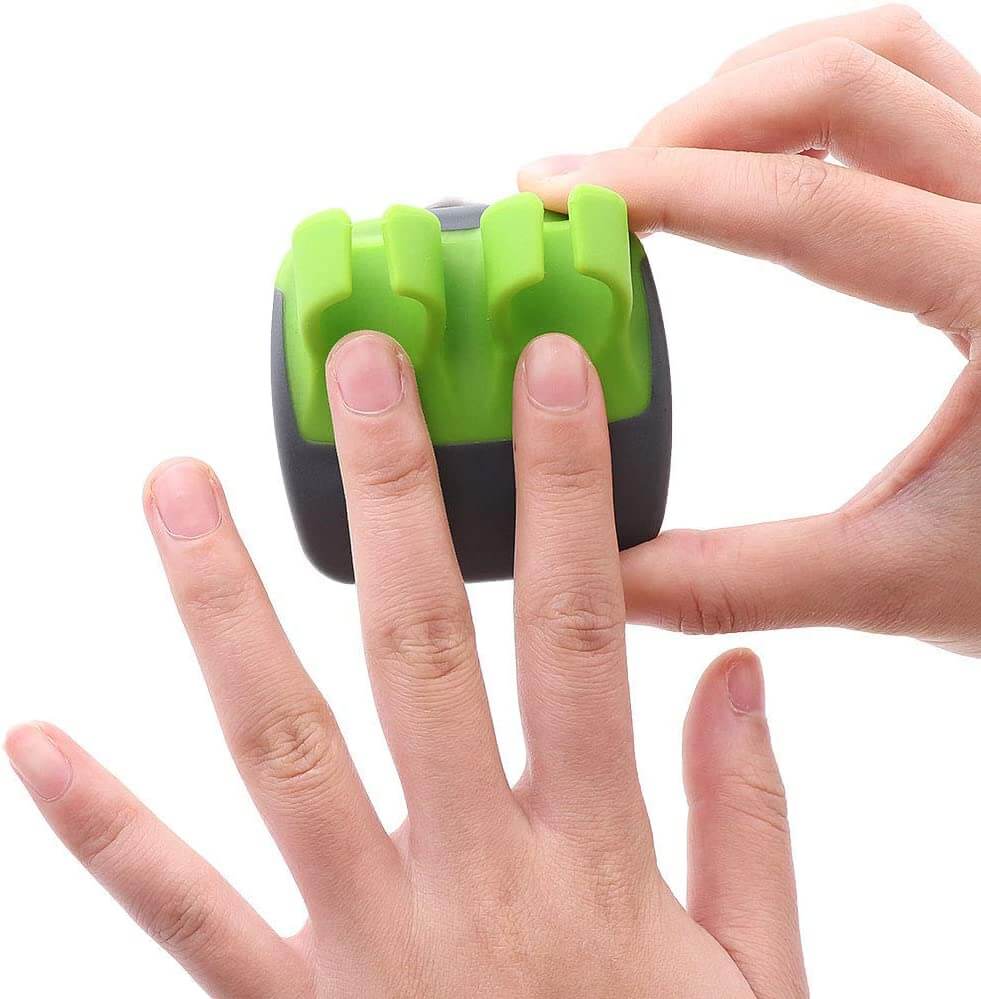 Protective Vegetable Peeler - FingerGuard-Green-Nora Luxe
