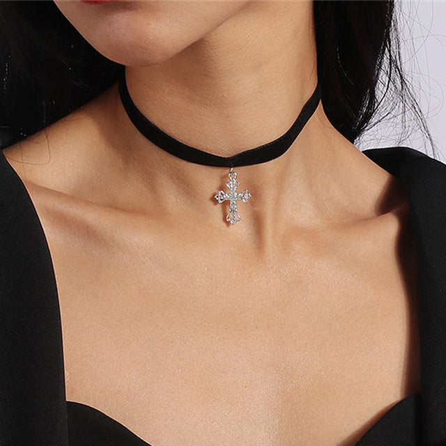 Royal Round Velvet Choker Necklace-Butterfly-Nora Luxe