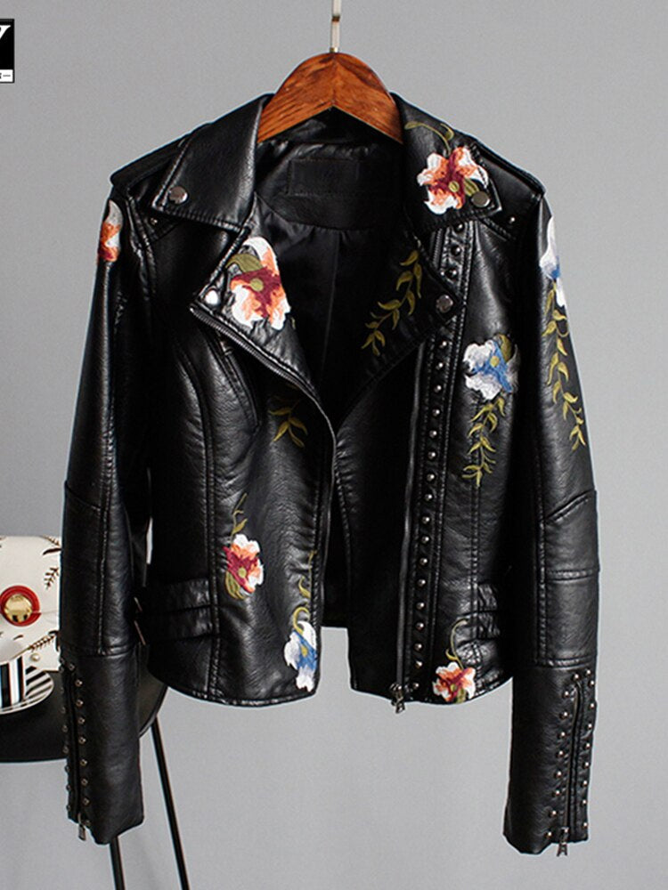 Short ladies' jacket made of faux leather with zip - Rona-Black-S-Nora Luxe