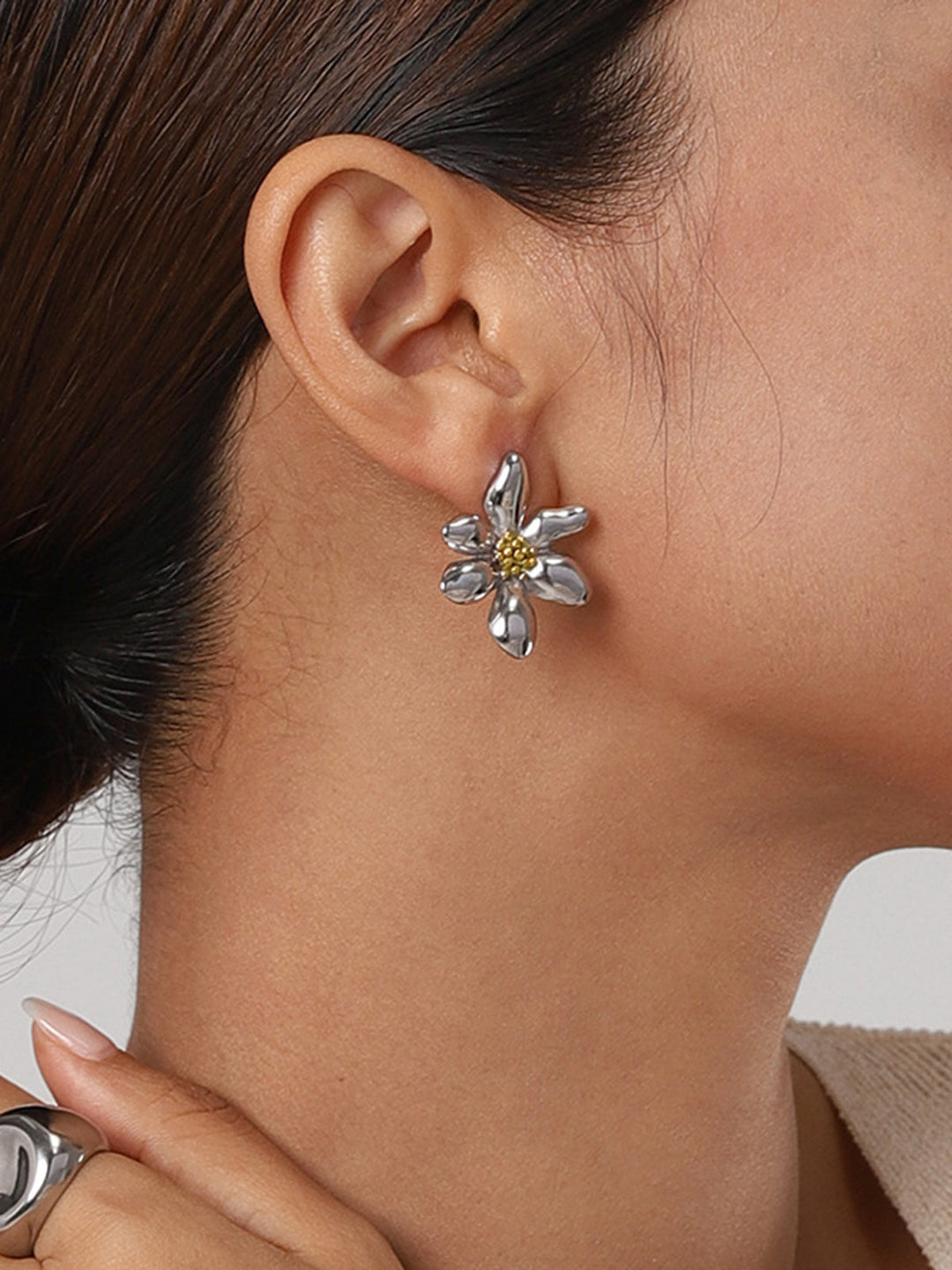 Stylish Flower Earrings - Florina-Gold-Nora Luxe
